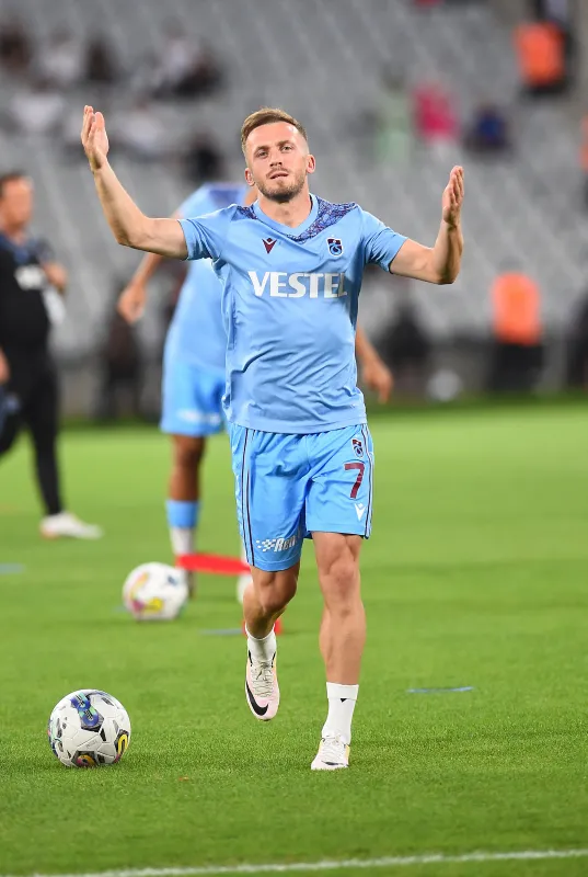 son-dakika-fenerbahce-ve-trabzonspor-uefa-kadrosunu-acikladi-flas-serdar-dursun-ve-visca-karari-1662386072363.jpg Son dakika: Fenerbahçe ve Trabzonspor UEFA kadrosunu açıkladı! Flaş Serdar Dursun ve Visca kararı-5