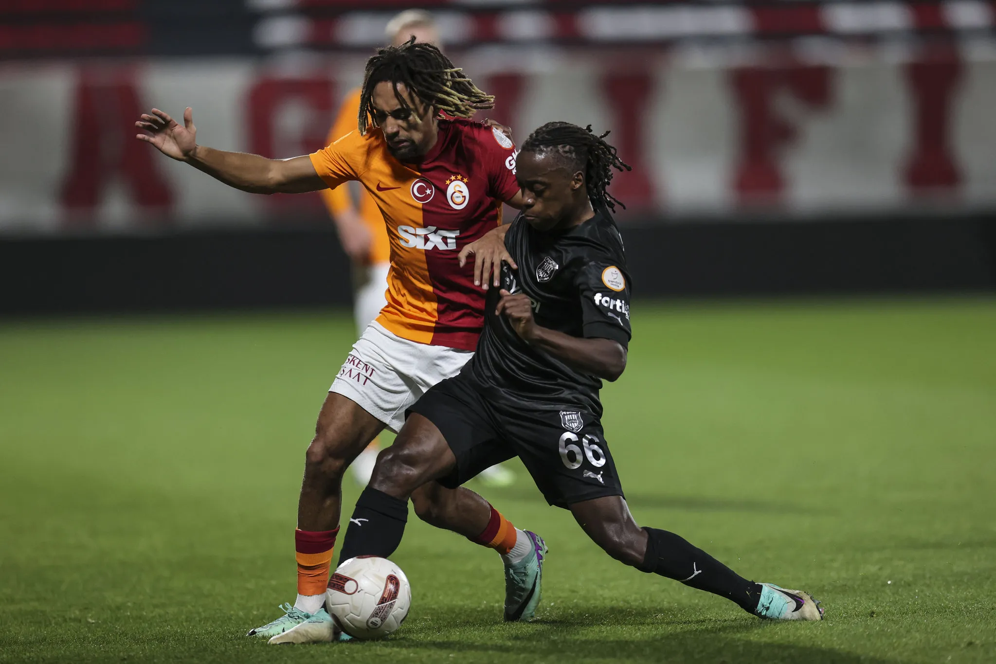 Galatasaray'dan çifte transfer! Bek ve Beek geliyor - 2