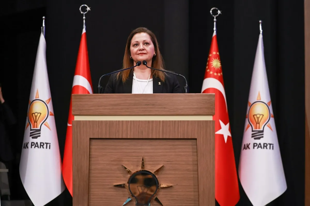 1779495511672.jpeg Burcu Köksal'dan CHP'ye sert tepki: "AK Parti'ye geçtim diye mi kötü oldum?"-3
