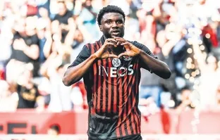 Yıldız futbolcular 400 kişinin hedefi oldu