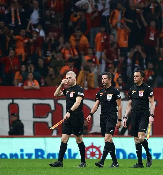 erman-toroglu-galatasaray-alanyaspor-maci-sonrasi-kuplere-bindi-ali-palabiyik-macin-icine-etti-yerlerde-surunu-1666561929755.jpeg Erman Toroğlu Galatasaray - Alanyaspor maçı sonrası küplere bindi: Ali Palabıyık maçın içine etti! Dursun Özbek ve Erden Timur TFF'yi topa tuttu-5