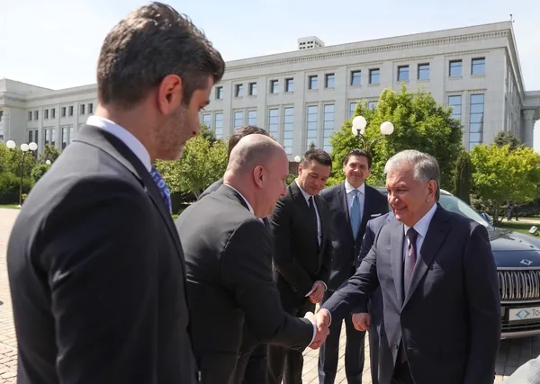 Özbekistan Cumhurbaşkanı Mirziyoyev Togg'u teslim aldı! Başkan Recep Tayyip Erdoğan'dan "hayırlı olsun" mesajı-13