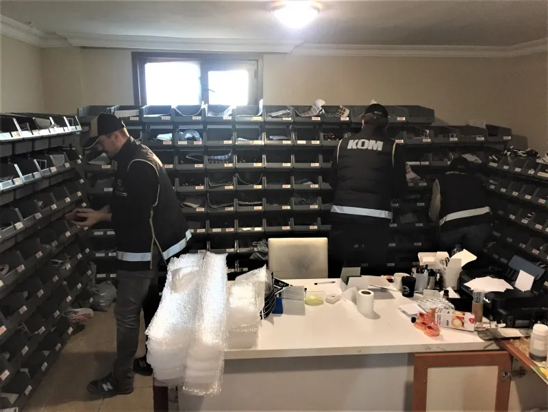 Lüks villayı elektronik sigara imalathanesine çevirmişler - 2