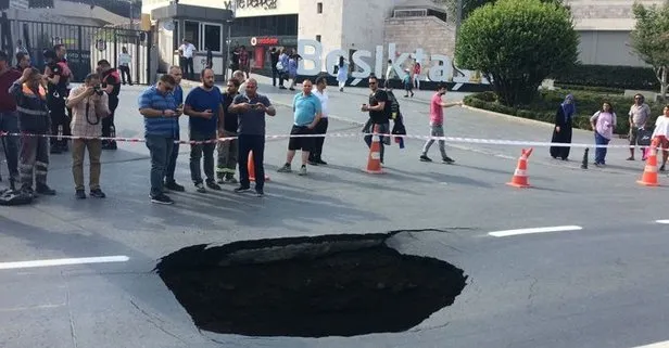 Dolmabahçe’de yol çöktü