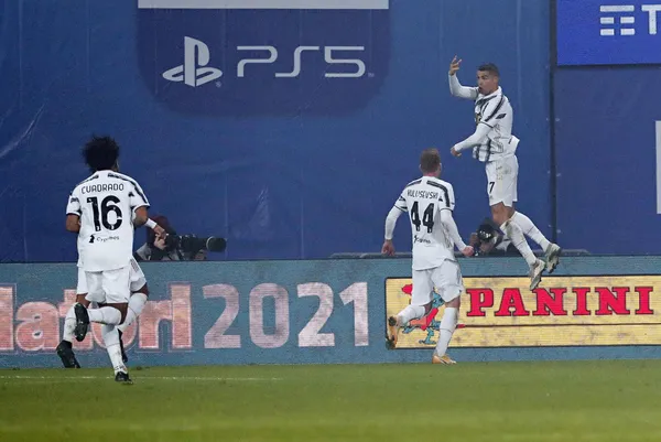 cristiano-ronaldo-760-golle-futbol-tarihinin-en-golcu-ismi-oldu-1611183139236.jpg Cristiano Ronaldo, 760 golle futbol tarihinin en golcü ismi oldu-5