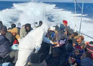 Yunan tarafından kara sularımıza itilen 50 mazlum sığınmacı Türkiye tarafından kurtarıldı