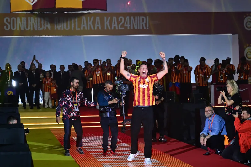 fernando-muslera-galatasaraydan-ayrilacak-mi-futbolu-birakacagi-kulubu-acikladi-1717964446546.jpg Fernando Muslera Galatasaray'dan ayrılacak mı? Futbolu bırakacağı kulübü açıkladı-8