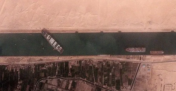 Süveyş Kanalı’nda bir konteyner gemisinin karaya oturdu: Deniz trafiği felç zarar ise 3 milyar doları aşacak