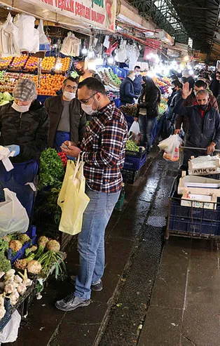 Sokağa çıkma yasağı öncesi vatandaşlar oraya akın etti