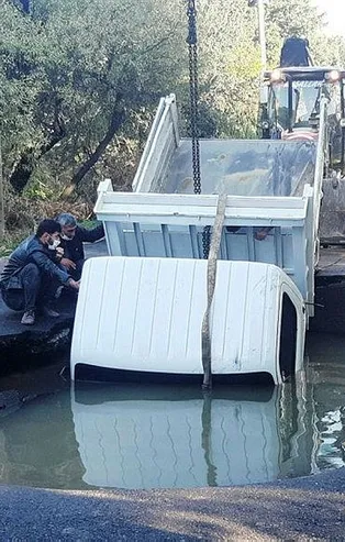 CHP'li Bodrum Belediyesi'nde su borusu patladı, facianın eşiğinden dönüldü