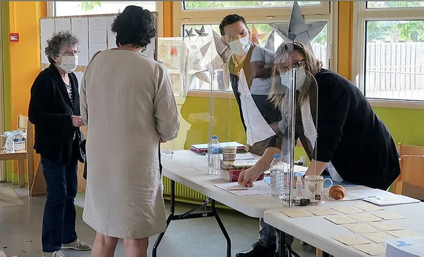 fransada-koronaviruse-ragmen-yerel-secim-yapildi-1593344367345.jpg Fransa'da koronavirüse rağmen yerel seçim yapıldı!-2