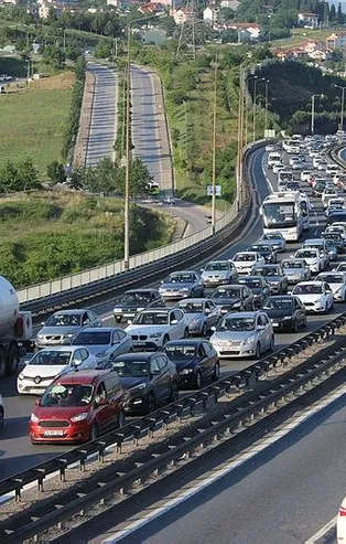 Bayram tatili dönüş trafiği başladı