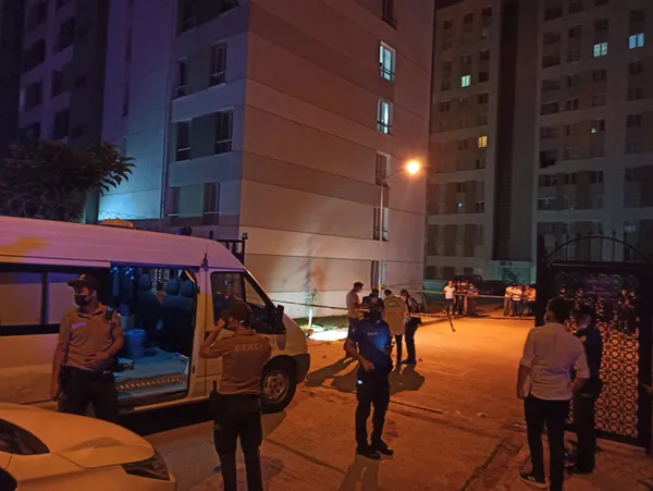 ankara-mamakta-eski-es-dehseti-karisini-oldurdu-sevgilisi-ve-kizini-yaralayip-intihara-kalkisti-1630380119993.jpg Ankara Mamak'ta eski eş dehşeti! Karısını öldürdü sevgilisi ve kızını yaralayıp intihara kalkıştı-4