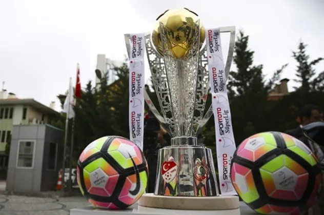 Süper Lig'de heyecan yeniden başlıyor! Ligde puan durumu ve Trabzonspor, Galatasaray, Beşiktaş ve Fenerbahçe'nin fikstürü