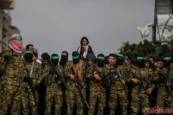 Gazze’de rehine takasına damga vuran an! İsrailli esir Kassam savaşçısını alnından öptü - 4