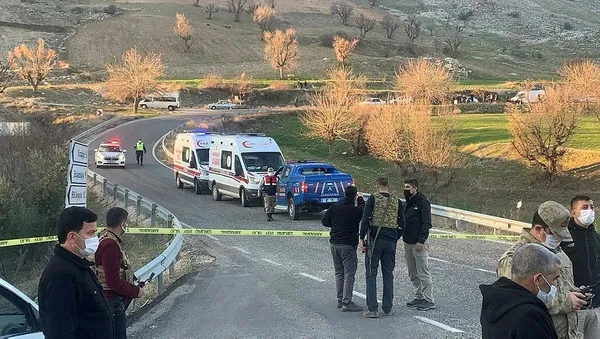 adiyamanda-kanli-kavga-6-kisi-oldu-3-kisi-de-yarali-1612538467195.jpeg Kurtlar Vadisi Adıyaman! Aralarında husumet bulunan iki aile çatıştı: 6 ölü, 3 yaralı-2