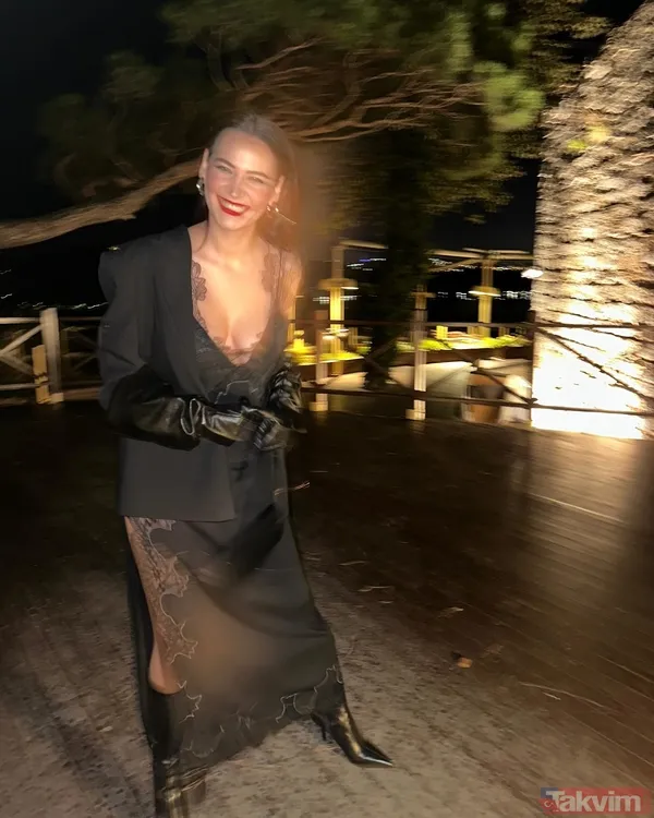 Gülsim Ali İlhan yırtmaç ve dekoltede sınır tanımadı! Tepki çekti: “Bu kıyafet ne böyle” - 10