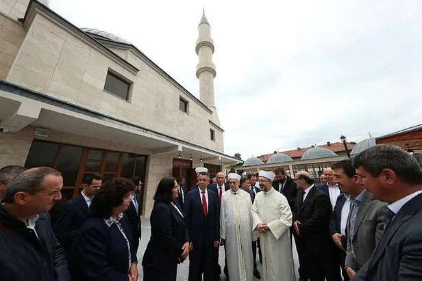 diyanet-isleri-baskani-ali-erbas-ve-hafiz-osman-sahinden-bulgaristan-filibe-muradiye-camiinde-cifte-ezan-1623788899970.jpeg Diyanet İşleri Başkanı Ali Erbaş ve Hafiz Osman Şahin'den Bulgaristan Filibe Muradiye Camii’nde çifte ezan!-6