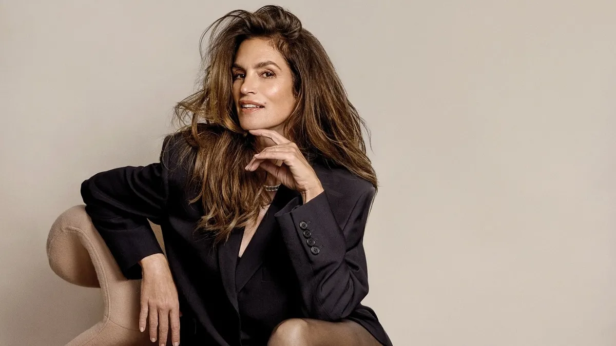 1791724921780.jpg Birbirlerinin elini bir an olsun bırakmadılar! Oğul acısıyla sarsılan Cindy Crawford ilk kez ortaya çıktı-5