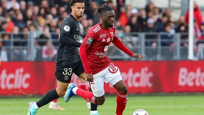 aslandan-locko-hamlesi-gsaraylilar-sol-bek-icin-rotayi-fransaya-cevirdi-1702851691489.jpeg Aslan Locko'ya kancayı taktı! G.Saraylılar sol bek için rotayı Fransa'ya çevirdi-3