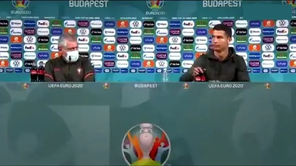 ronaldonun-icmeyin-demesi-coca-colaya-4-milyar-dolar-kaybettirdi-1623826288081.jpg Ronaldo'nun 'içmeyin' demesi Coca Cola'ya 4 milyar dolar kaybettirdi-3