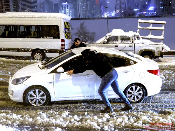 İBB'nin kar rezaleti: İstanbul'da yoğun kar sonrası araçlar yolda kaldı! Vatandaşlar evine gidemedi - 9