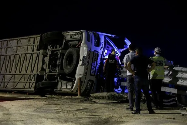 Son dakika: Bursa'da otobüs devrildi-1