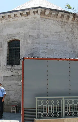 İBB 300 yıllık esere derme çatma yapı ekledi! İstanbul'un göbeğinde tarih katliamı