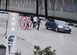 Bursa'da korku dolu anlar kamerada: Yolun karşısına geçmeye çalışan çocuğa minibüs çarptı