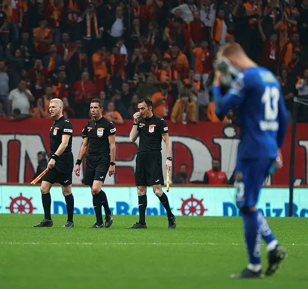 erman-toroglu-galatasaray-alanyaspor-maci-sonrasi-kuplere-bindi-ali-palabiyik-macin-icine-etti-yerlerde-surunu-1666561925995.jpeg Erman Toroğlu Galatasaray - Alanyaspor maçı sonrası küplere bindi: Ali Palabıyık maçın içine etti! Dursun Özbek ve Erden Timur TFF'yi topa tuttu-3