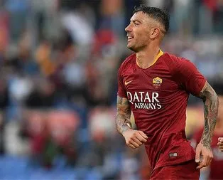 Kolarov Roma’yı ikna ediyor