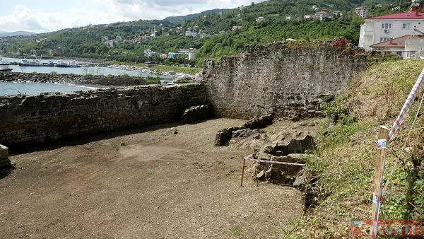 Trabzon'da 13. yüzyıldan kalma Akçakale Kalesi'nin kalıntıları deniz dibinden çıkarılıyor - 13