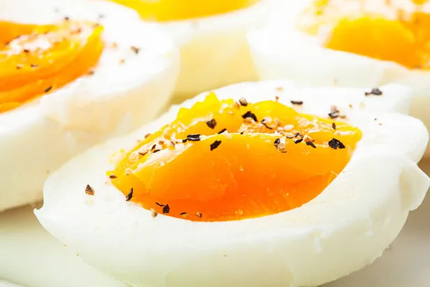 tadina-doyamayacaginiz-yumurta-tarifiyle-sofrani-senlendir-her-sabah-ekmek-bana-bana-yiyeceksiniz-1697635626582.jpg Her sabah tıka basa yiyeceksiniz! Tadına doyamayacağınız yumurta tarifiyle sofranı donat-2