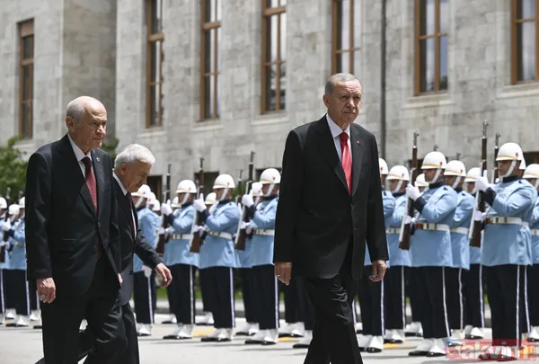 Türkiye Büyük Millet Meclisi'nde yeni dönem başladı! Milletvekilleri yemin ediyor… - 3