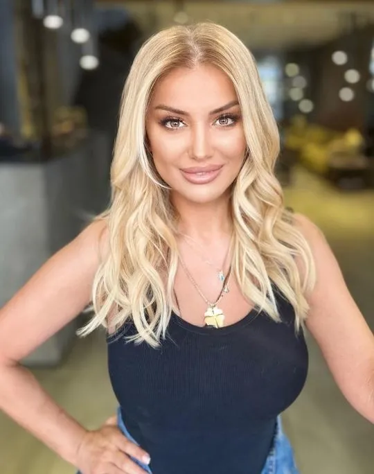 Meğer 50’lik sanatçının sırrı... Göğüs estetiğini itiraf etmişti ...