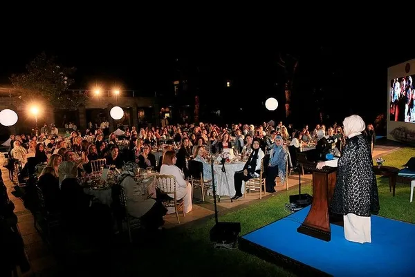 Emine Erdoğan akademisyen, sanatçı ve işkadınlarına iftar daveti verdi-5