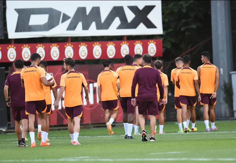 Okan Buruk'tan Zaha kararı! İşte Galatasaray'ın Samsunspor maçı 11'i - 16