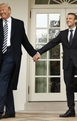 Trump Macron'u böyle götürdü