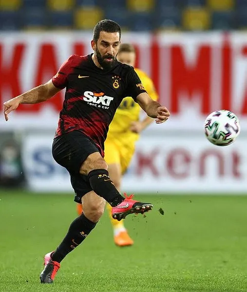 arda-turana-emre-belozoglu-modelifatih-terim-onu-sportif-direktorluk-gorevi-icin-dusunuyor-1625327021276.jpeg Arda Turan’a Emre Belözoğlu modeli! Fatih Terim onu sportif direktörlük görevi için düşünüyor-4