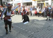 Sabah gazetesi yazarı Engin Ardıçtan Edremitteki çarşaflı kadına zincir skandalına sert tepki: İlkellik, sakillik, çapsızlık, zavallılık