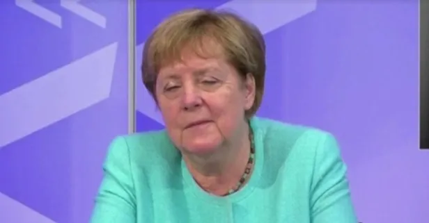 Almanya Başbakanı Angela Merkel çevrim içi toplantıda uyukladı