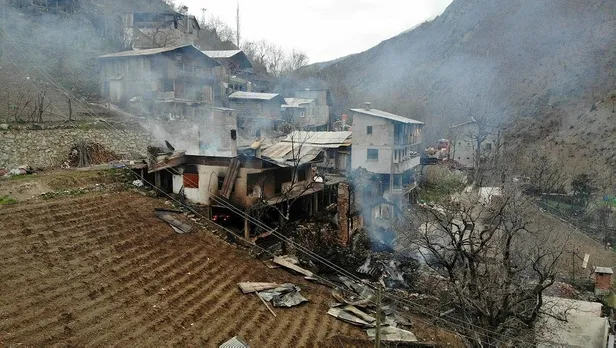 artvinde-bu-kez-ortakoyde-yangin-cikti-1617308855234.jpg