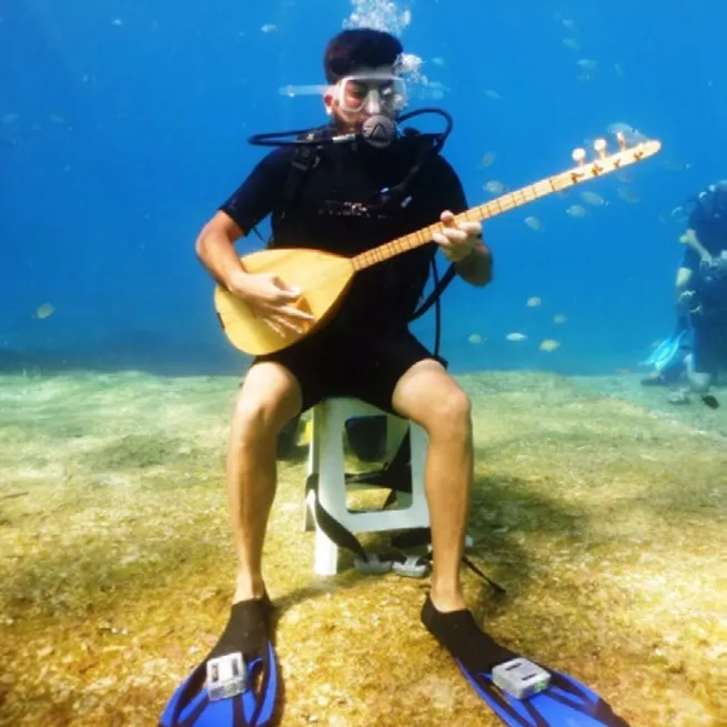 Deniz altında müzik ziyafeti