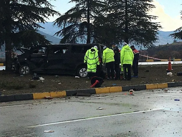 ispartada-minibus-ve-hafif-ticari-arac-carpisti-cok-sayida-olu-ve-yarali-var-1617214248931.jpeg Isparta'da minibüs ve hafif ticari araç çarpıştı! Çok sayıda ölü ve yaralı var-3