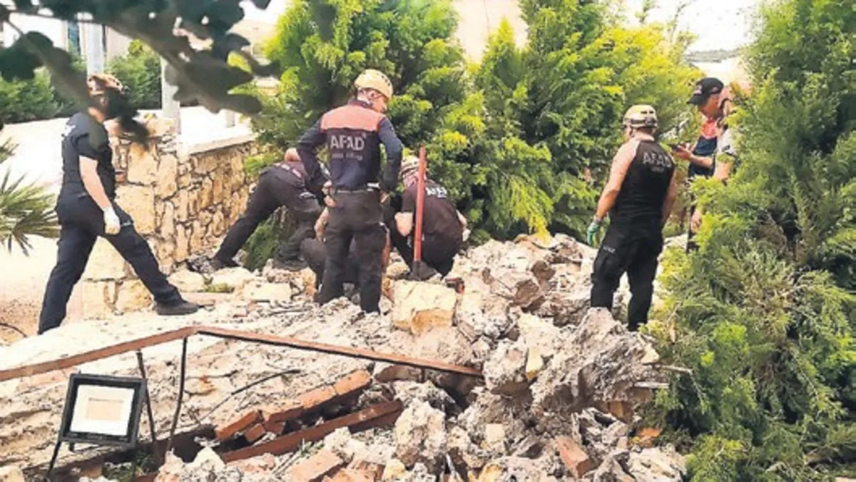Düğün salonunda taş kemer yıkıldı! Doktor öldü eşi ağır yaralandı