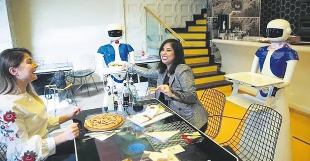 Ataköy’de teknolojik restoran! Masalar tablet garsonlar robot...