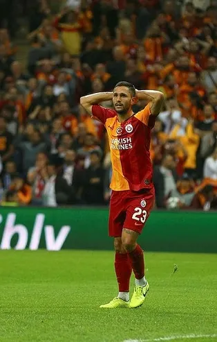 Andone özel bir dizlikle çalışıyor