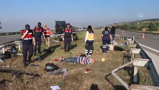 Cenaze dönüşü feci kaza! 1 ölü 10 yaralı