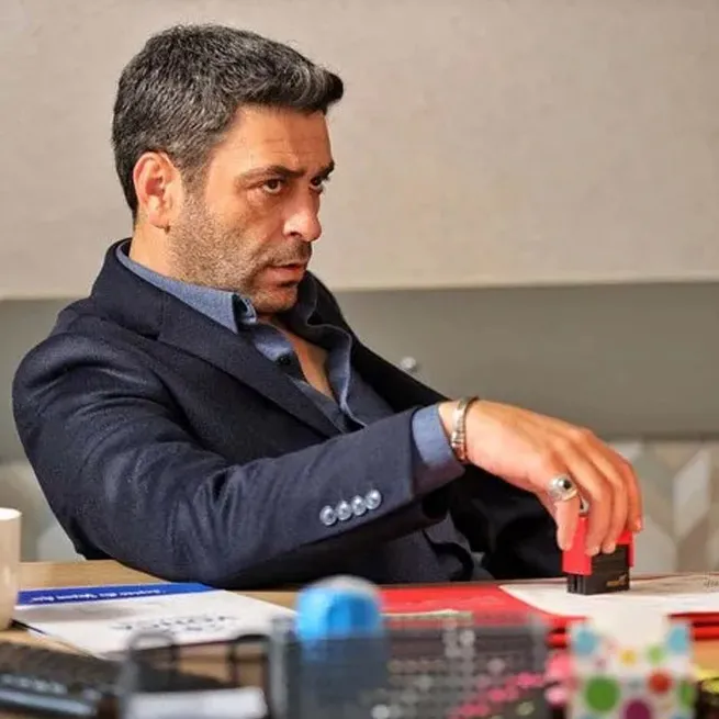 Kağıt üzerinde hala evliler! Uğur Yücel'in 42 yıllık eşi bakın hangi oyuncu çıktı! - 35