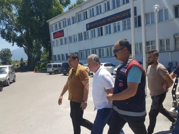 1688213868995.jpeg Kurbanlık danaya girip sosis teslim almışlardı! O restoranın sahipleri adliyeye sevk edildi-3